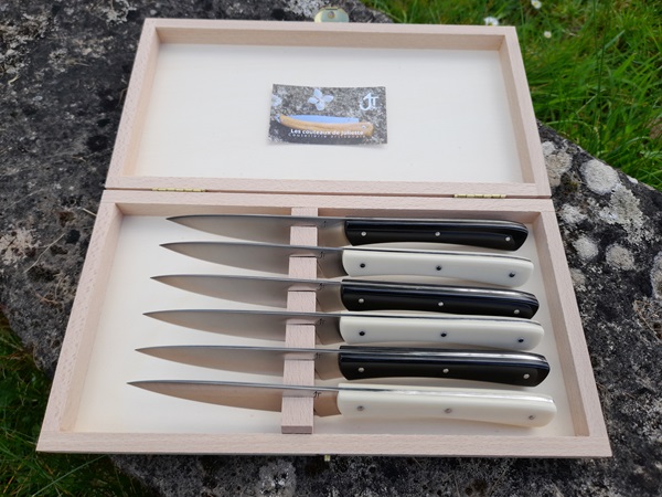 couteaux_table_micarta